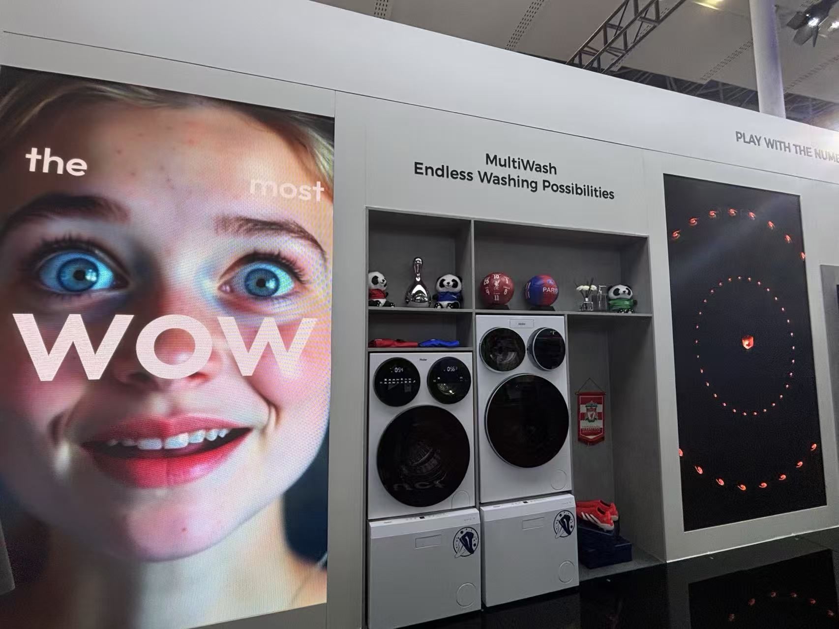 更多智能家电正在走进消费者的生活。  拍摄/第一财经记者王珍