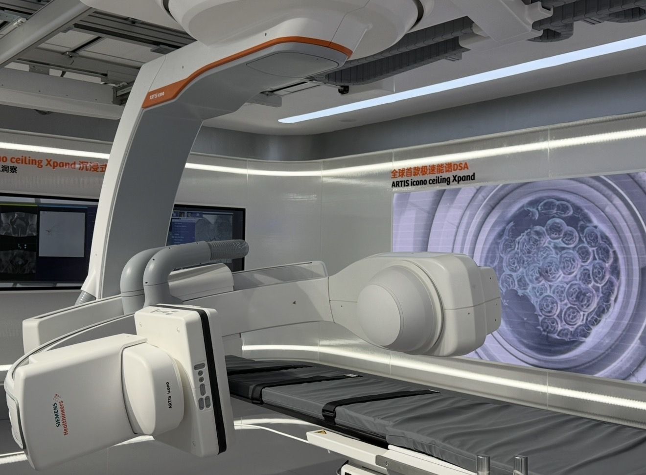 聚焦进博会｜AI赋能医疗器械，跨国厂商研发重心转向中国（2025/11/06）